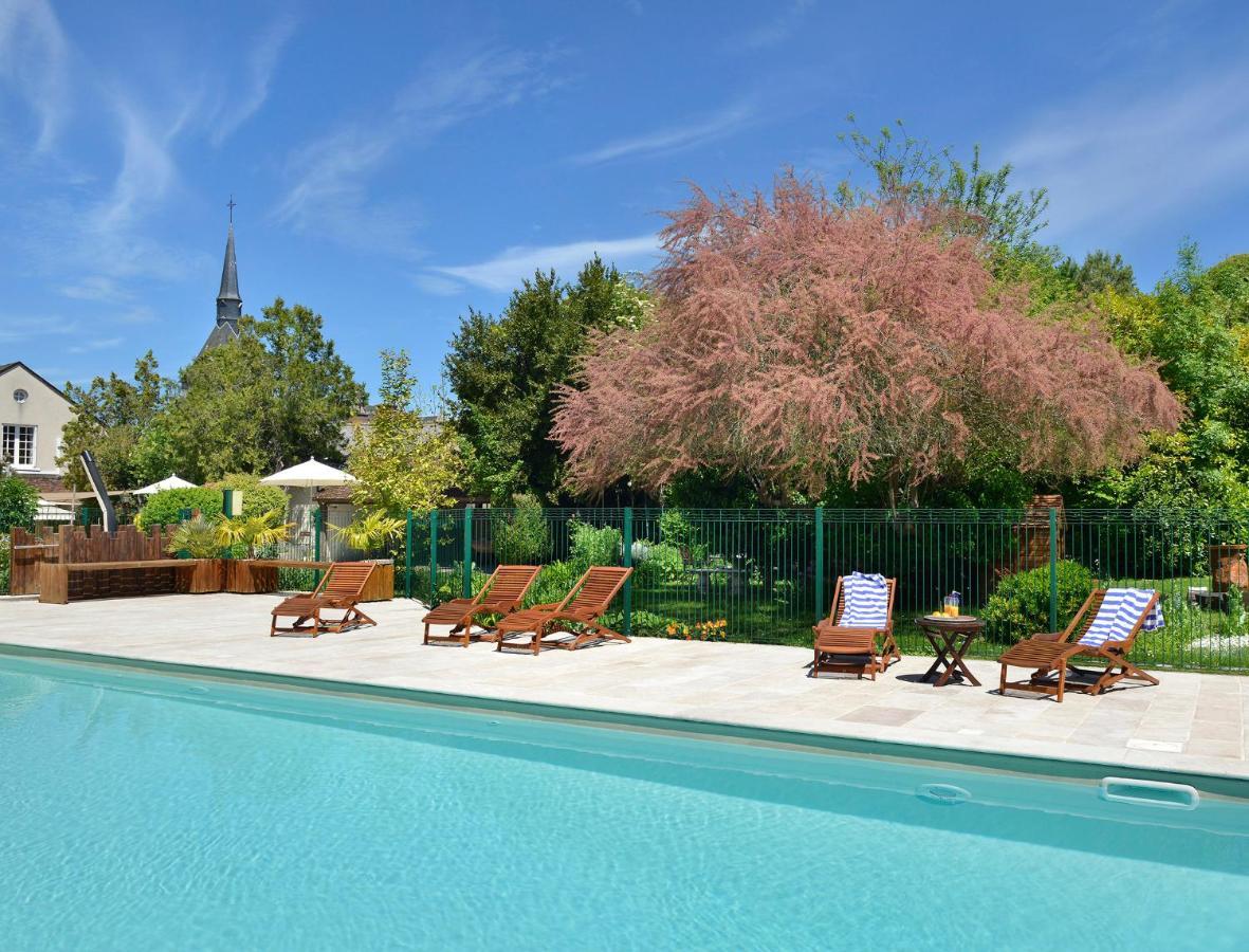 Logis Auberge Du Centre Chitenay Bagian luar foto