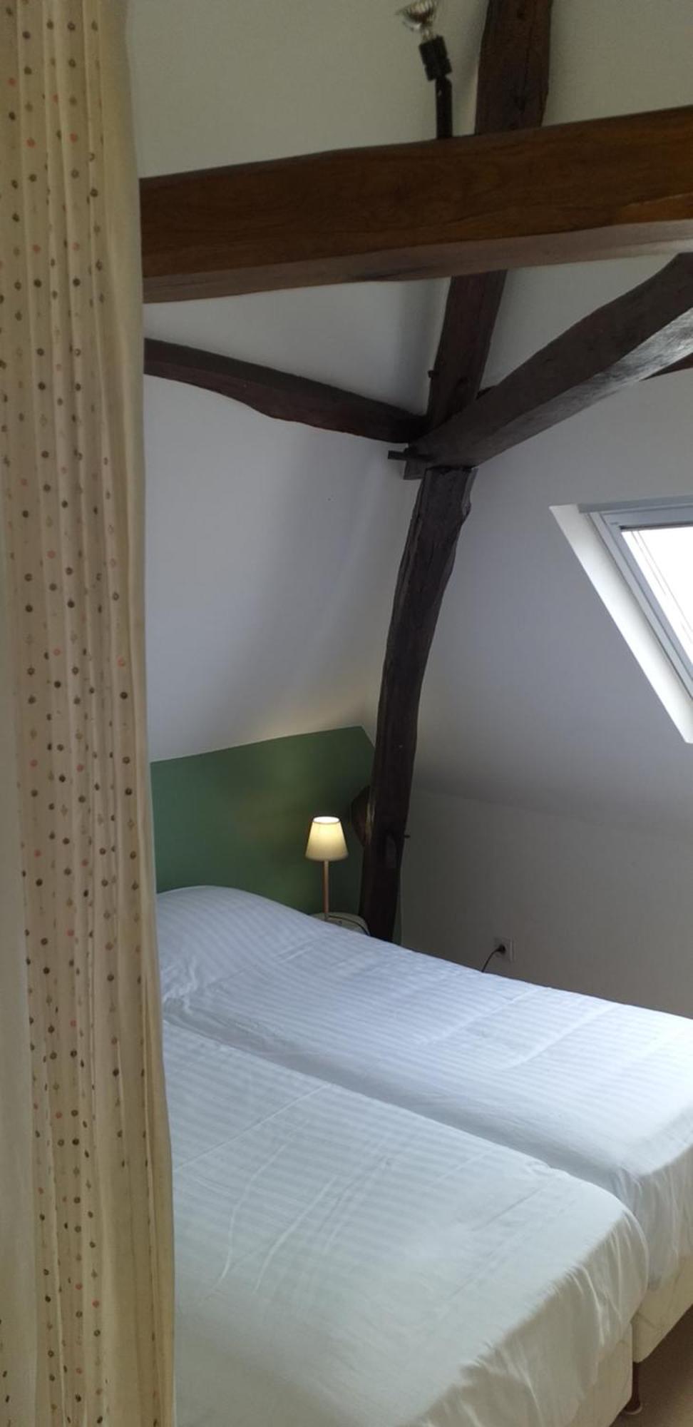 Logis Auberge Du Centre Chitenay Bagian luar foto