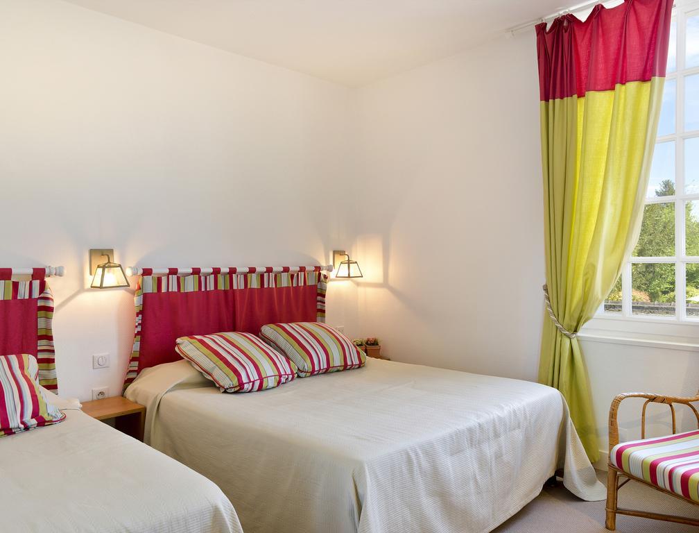 Logis Auberge Du Centre Chitenay Bagian luar foto